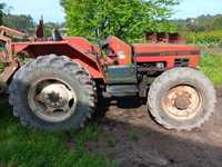 Trator Zetor 5245 com carregador frontal com balde.