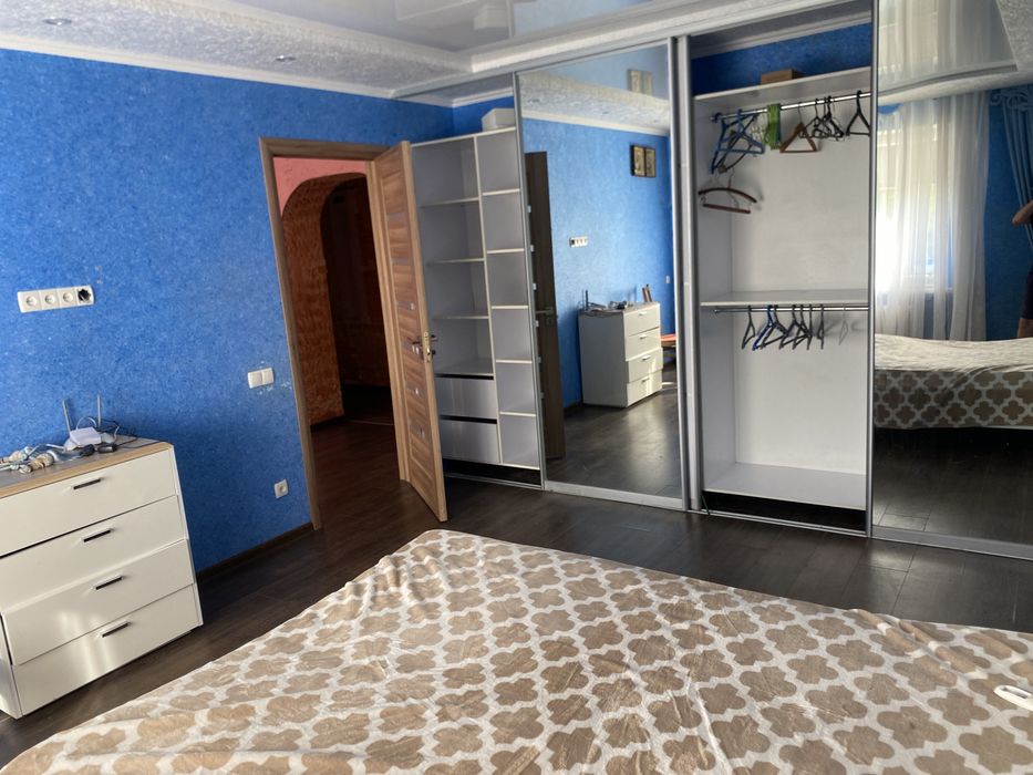 Здається 3-х кімнатна квартира