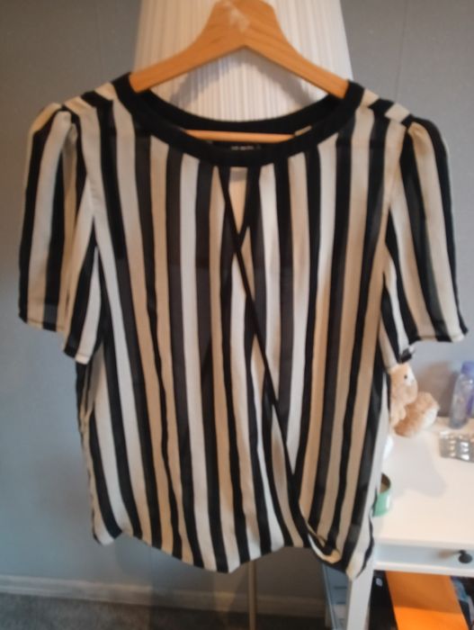 Elegancka bluzka w pasy, kopertowa