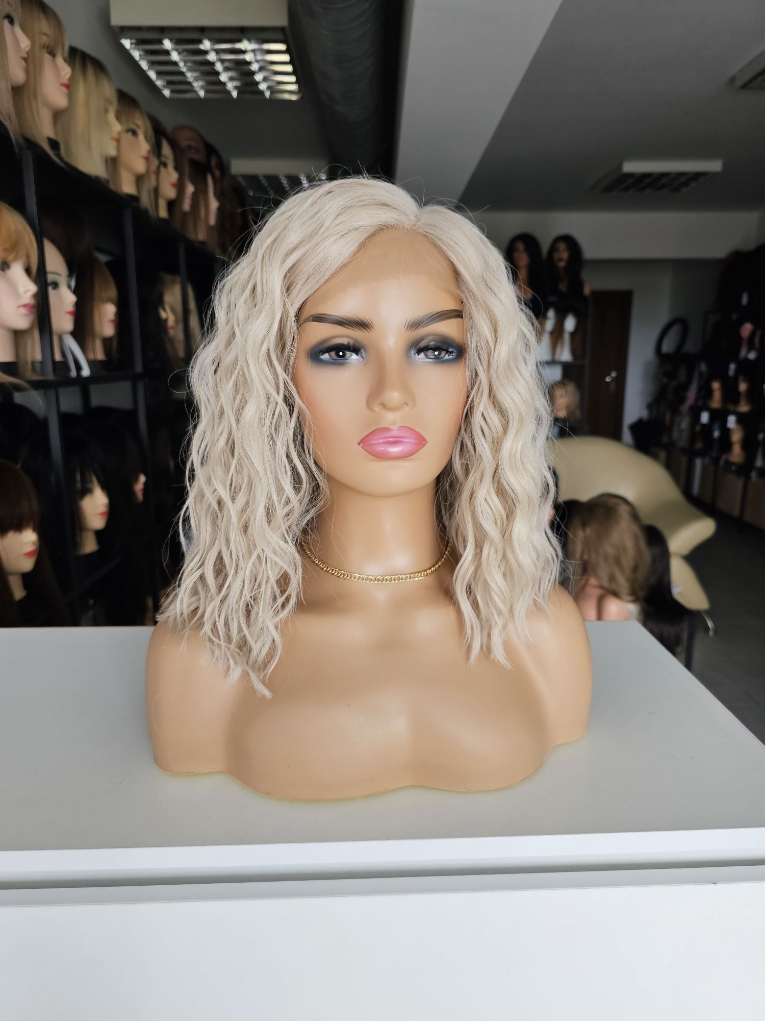 Peruka lace front fala perłowy chłodny blond Iza naturalna fryzura