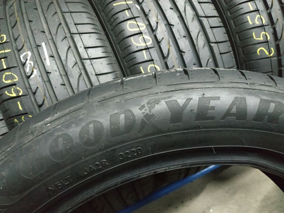 Літні шини 215/50 R19 (93T) GOOD YEAR