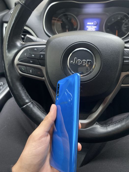 Samsung Galaxy A50 хорошому стані