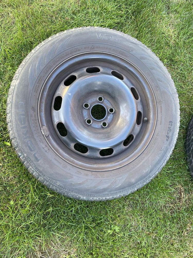 Opony zimowe z felgami stalowymi NOKIAN 195/65 R15