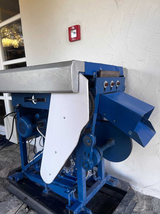 sieczkarnia, gilotyna, maszyna rolnicza do cięcia paszy, ziół itp.