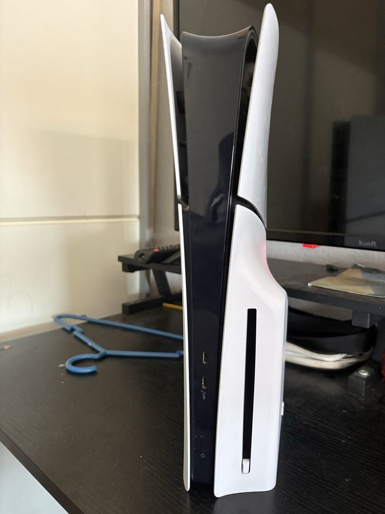 Ps5 slim,usada 1 ano,mas ta como nova