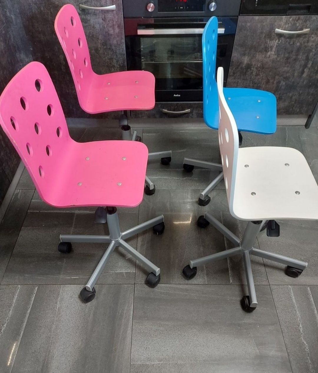 Krzeslo biurowe dziecięce/ fotel obrotowy. Ikea