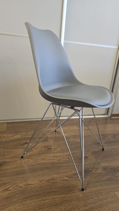 Krzesło szare, nowe