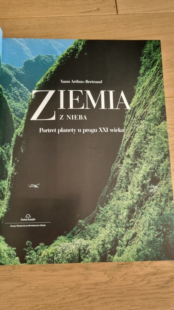 Ziemia z nieba- Portret planety u progu XXI w.