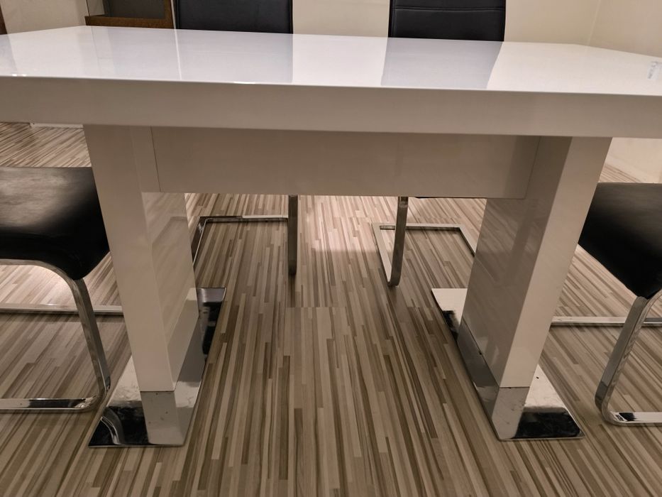 Stół biały lakierowany 140x90 i 6 krzeseł