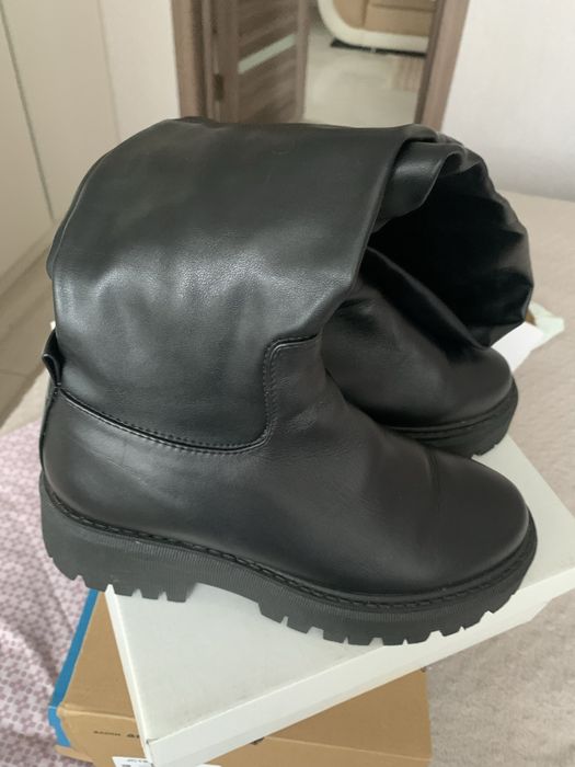 Продам! Майже нові. Ціна -1,500