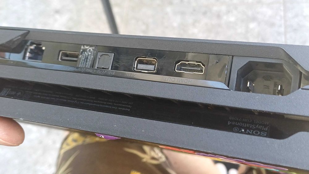 Sony PS 4pro продам срочно!