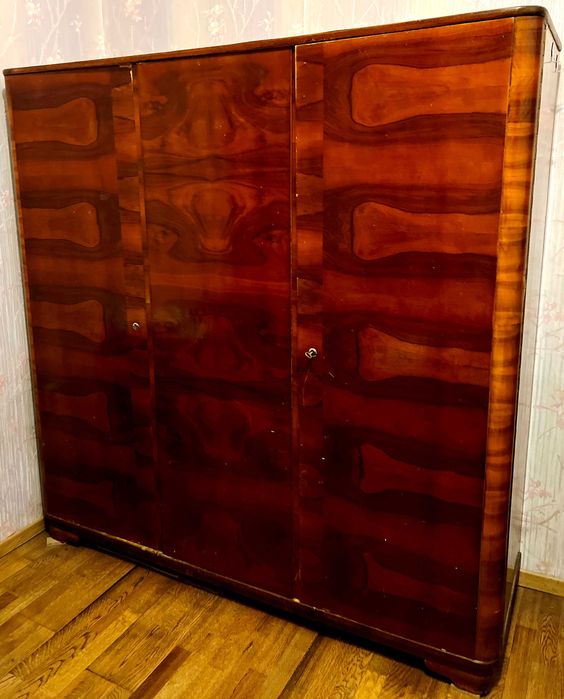 Шафа вишукана атмосферна вінтажний стиль