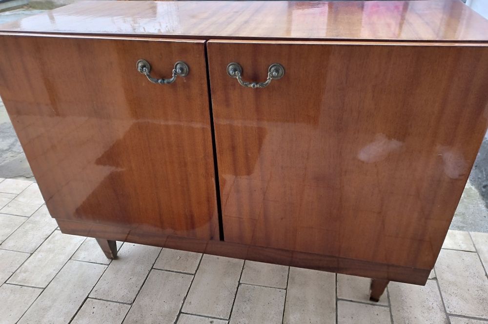 Тумба на ніжках комод тумбочка натуральне дерево лакована