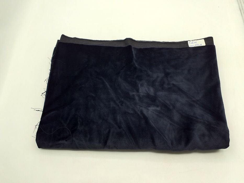 Aksamit granat kupon 1,20 m.x 83 cm.