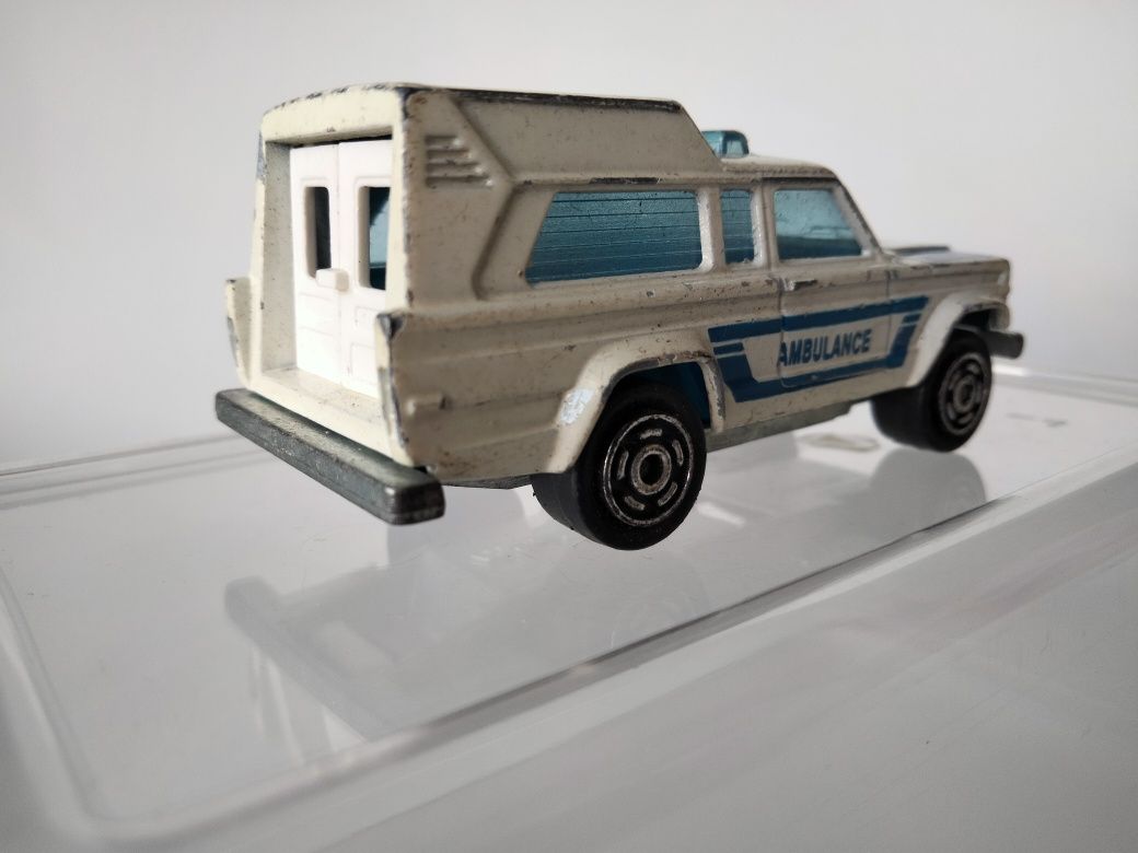 1/55 Jeep Cherokee "Ambulance" (Majorette - Vintage)