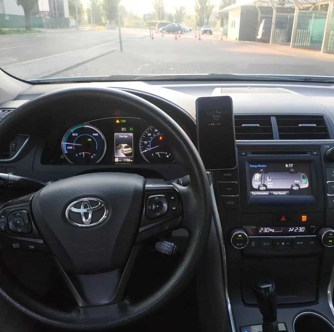 Оренда авто Toyota Camry Hybrid + ГБО, 6-7л/100км, аренда машины