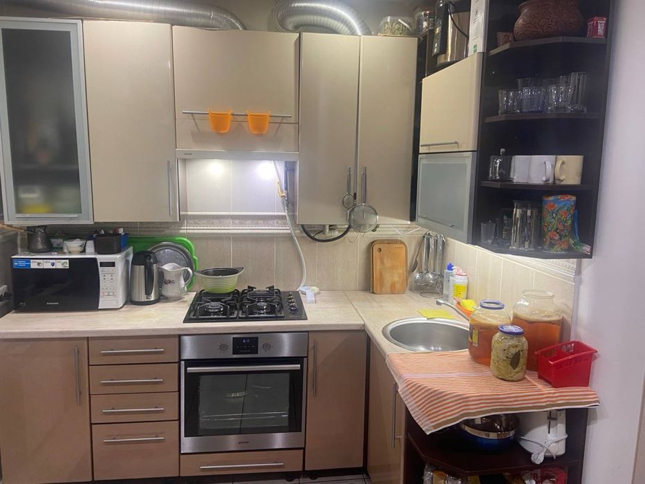 Продаються кухонні корпусні меблі