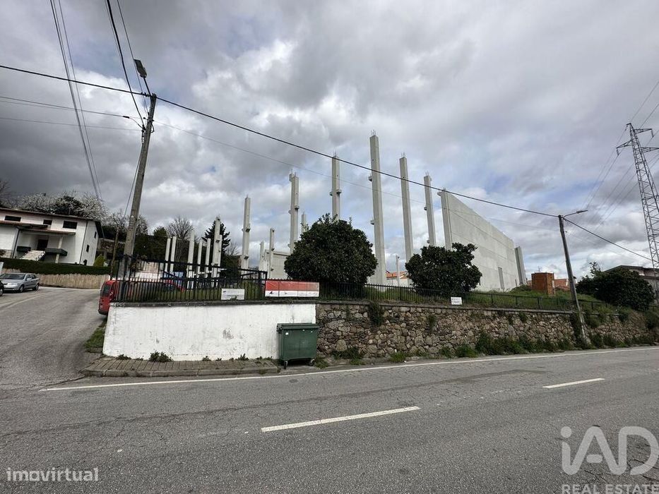 Terreno para construção em Lamego (Almacave e Sé) de 3806,00 m2
