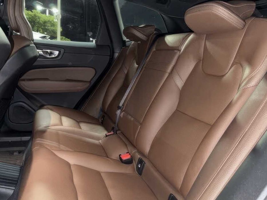 Volvo XC60      2020