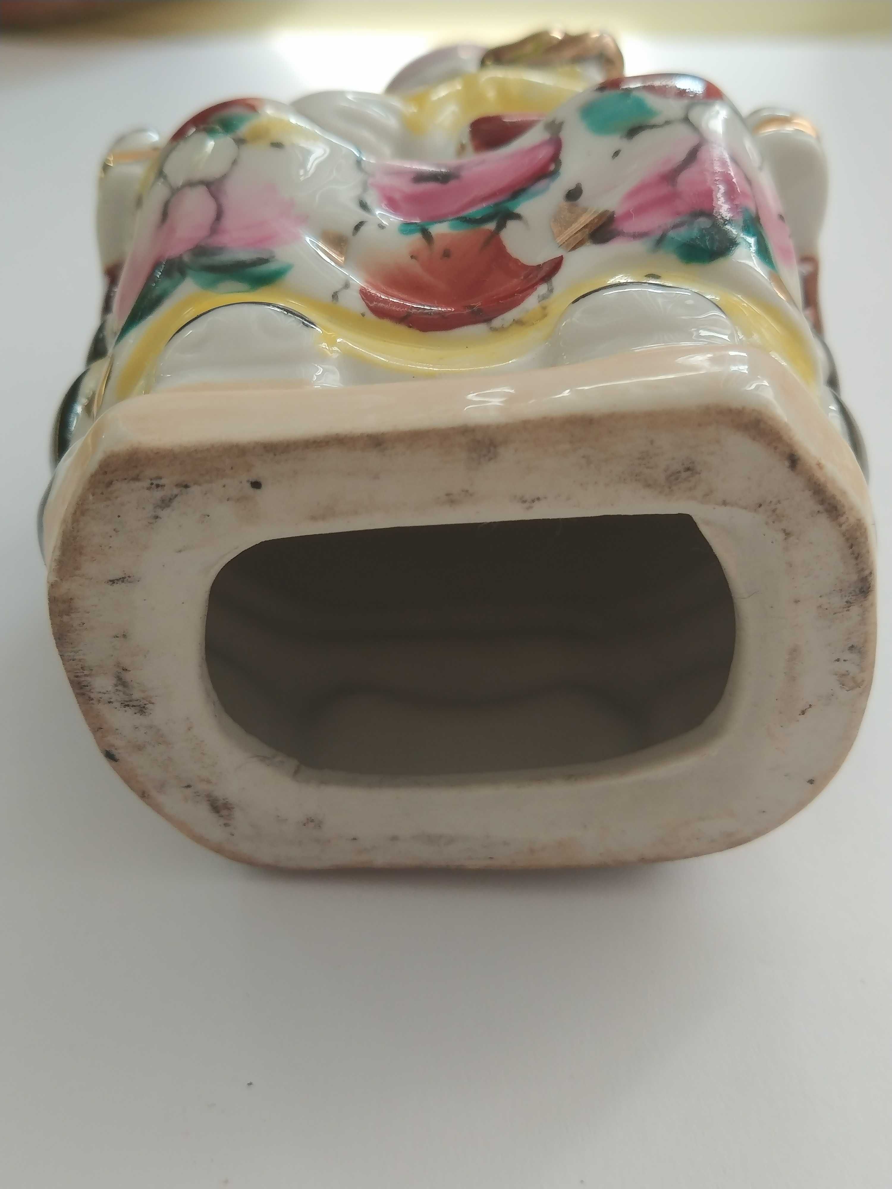 Buda e Confúcio em porcelana chinesa