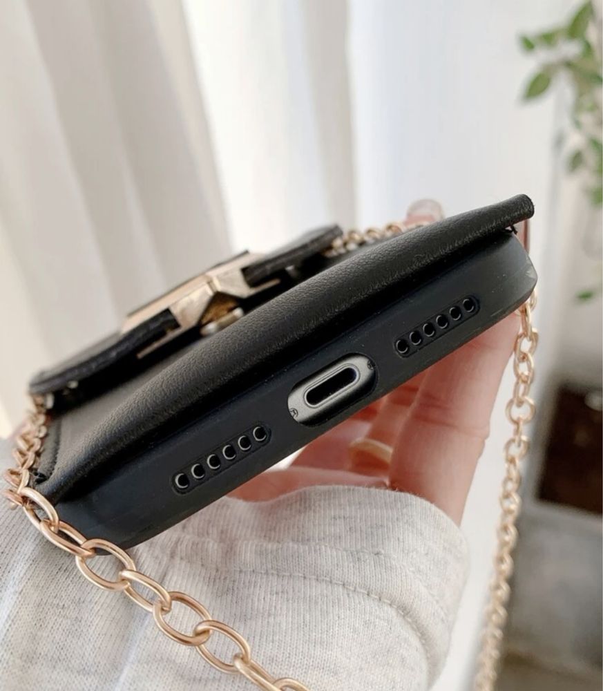 Capa Iphone XS com corrente bolsa