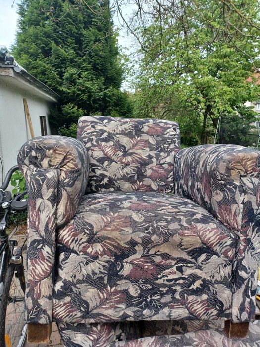 Fotel zabytkowy mocny drewniany stelaż duży używany do renowacji