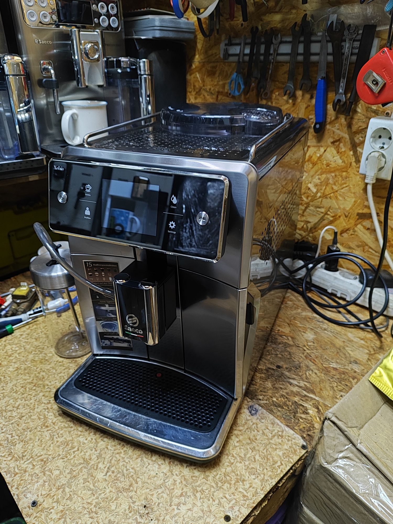 Кофемашина Saeco Xelsis SM7685