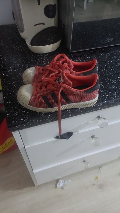 Świetne adidasy orange tanio