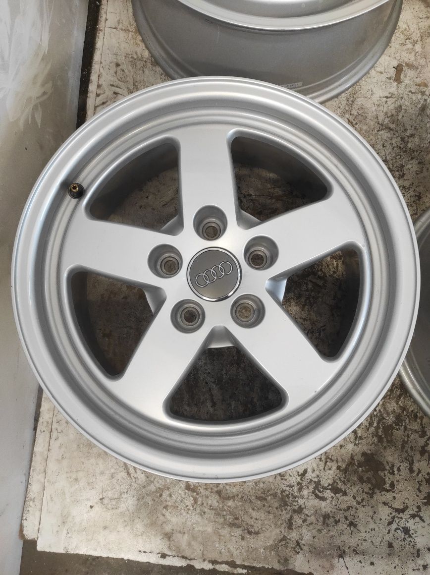 135 Felgi aluminiowe ORYGINAŁ AUDI R 16 5x112 Bardzo Ładne