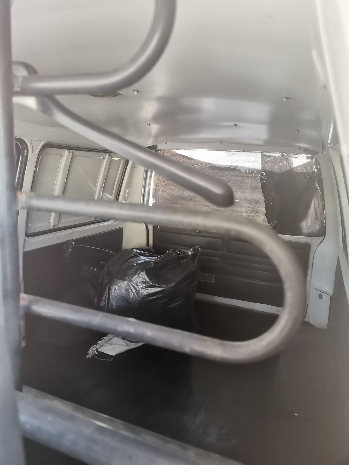 Mitsubishi L300 pronta para o trabalho