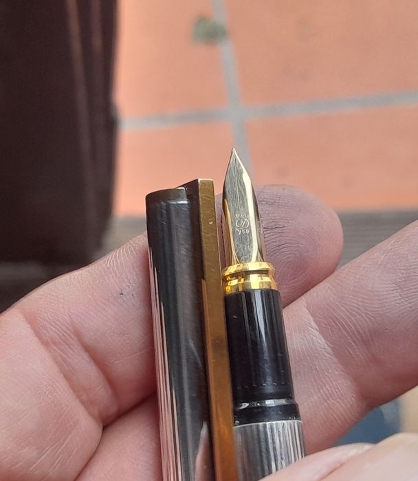 Caneta tinteiro S. T. Dupont