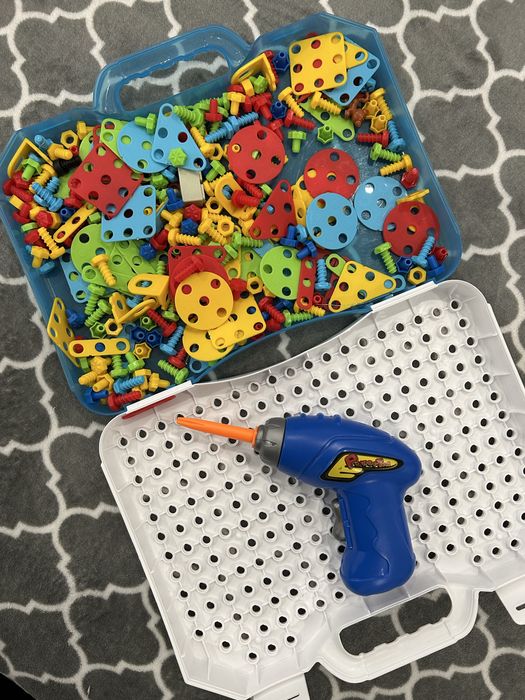 Zestaw kreatywny klocki wkrętarka śrubki układanka walizka zabawka