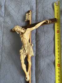 crucifixo em madeira e resina