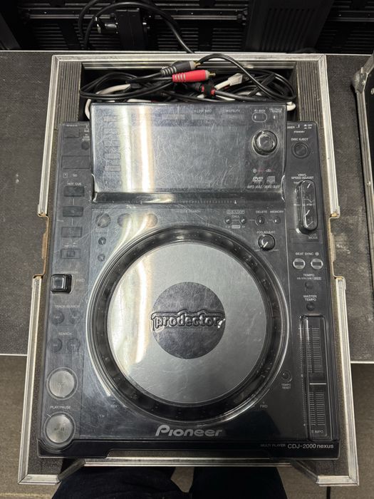 2 CDJ 2000 nexus pioneer