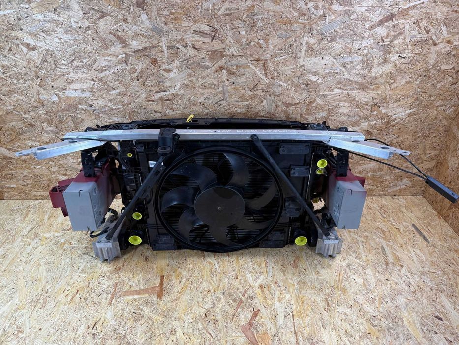 Volvo S60 III Паредня панель, телевізор