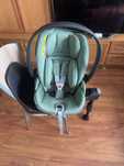 Fotelik Cybex Cloud T i-Size Leaf Green z bazą i tapicerką letnią