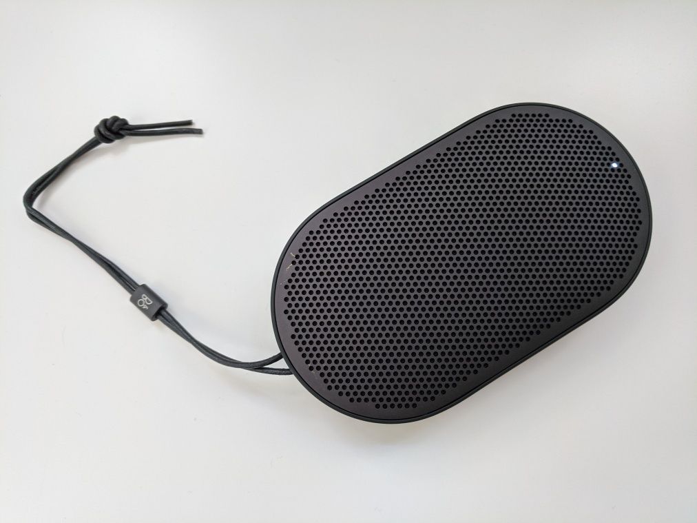 Портативна акустика Bang & Olufsen Beoplay P2 Black