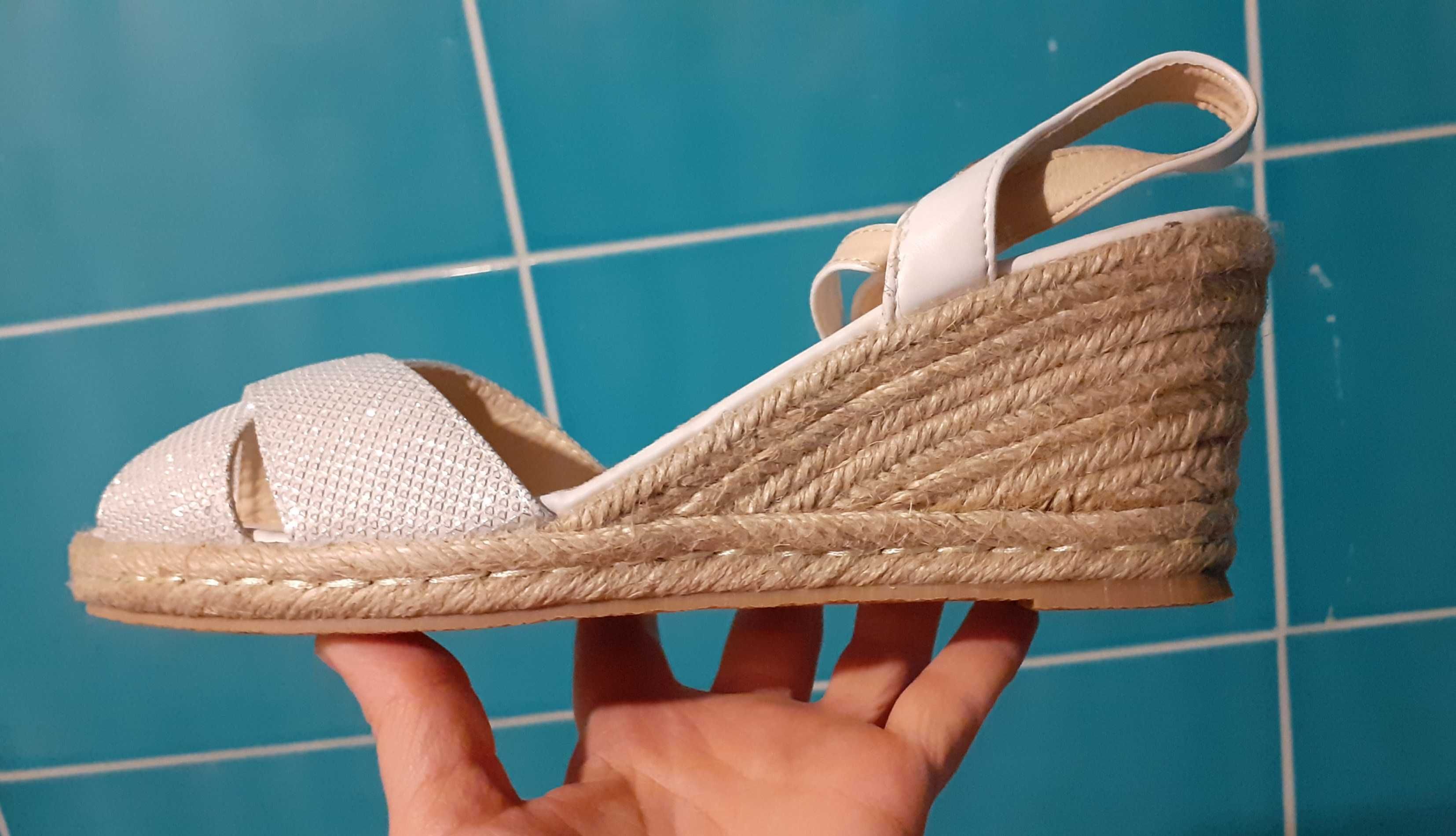 Buty sandały r. 38 białe srebrne