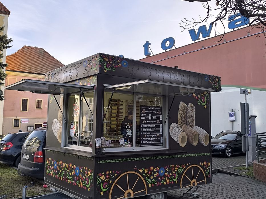 Przyczepa gastronomiczna do wypieku kolaczy wegierskich