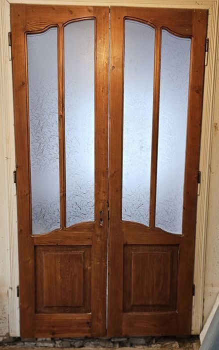 Продам дерев'яні двері