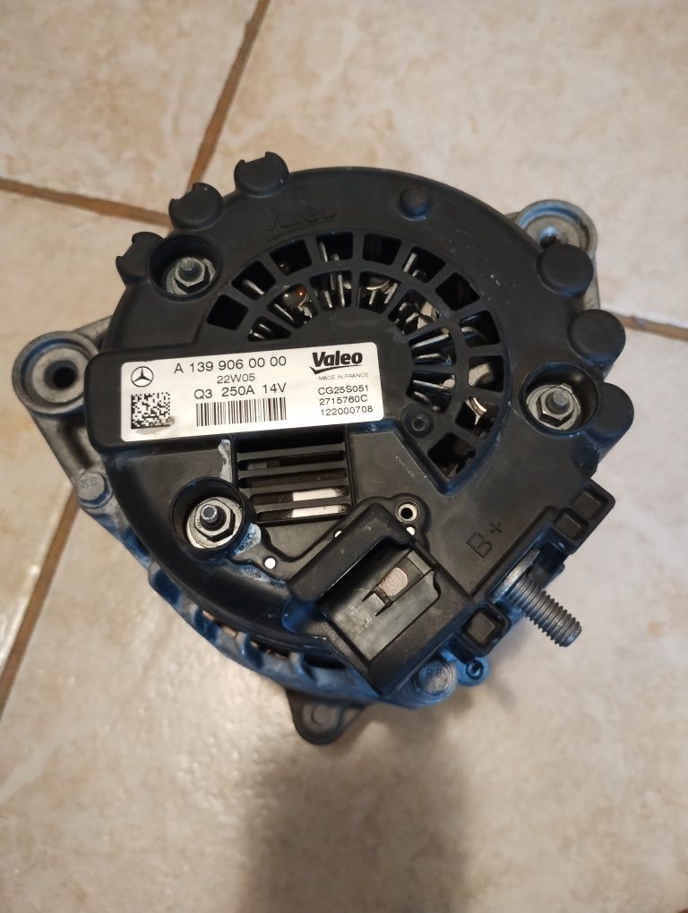 Alternator Oryginał Mercedes GLA CLE CLA A45 Valeo C118 W177