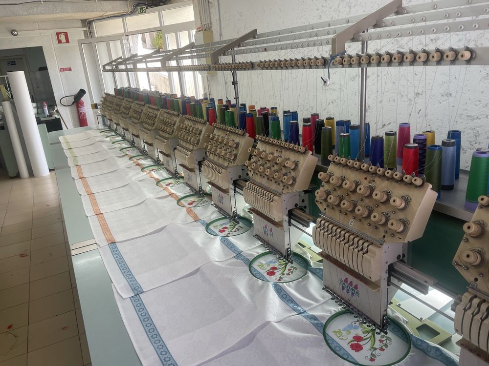 Máquina de Bordar Tajima TMFD-G1212 com 12 Cabeçotes