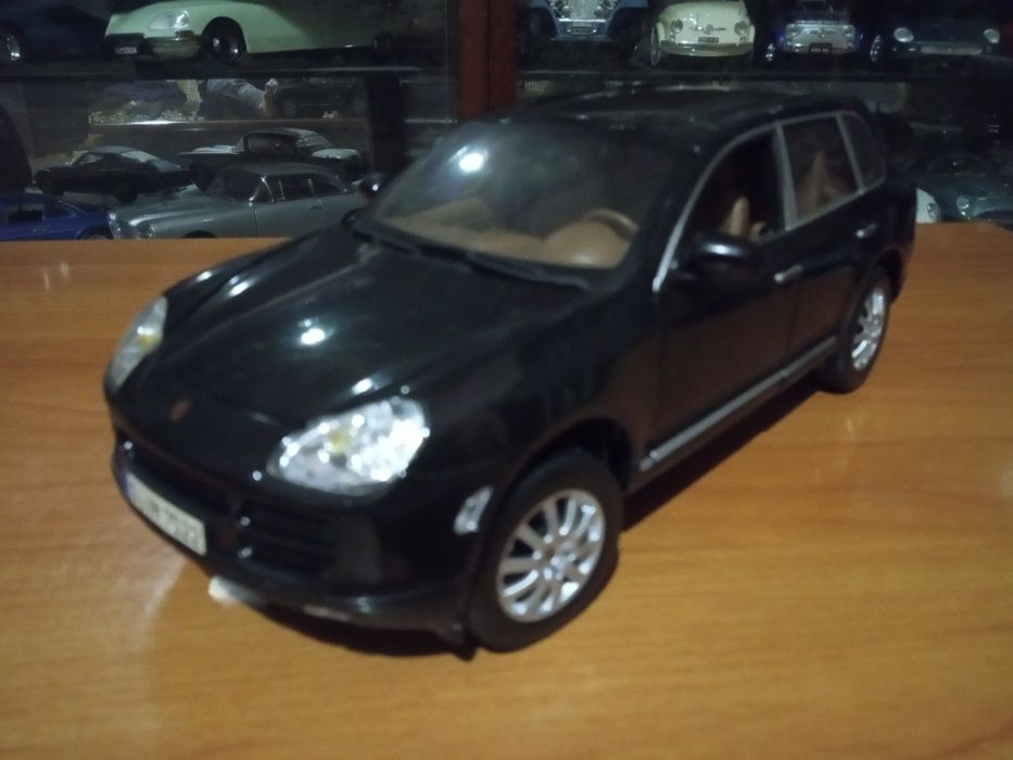 Модели авто 1:18 Porsche Cayenne