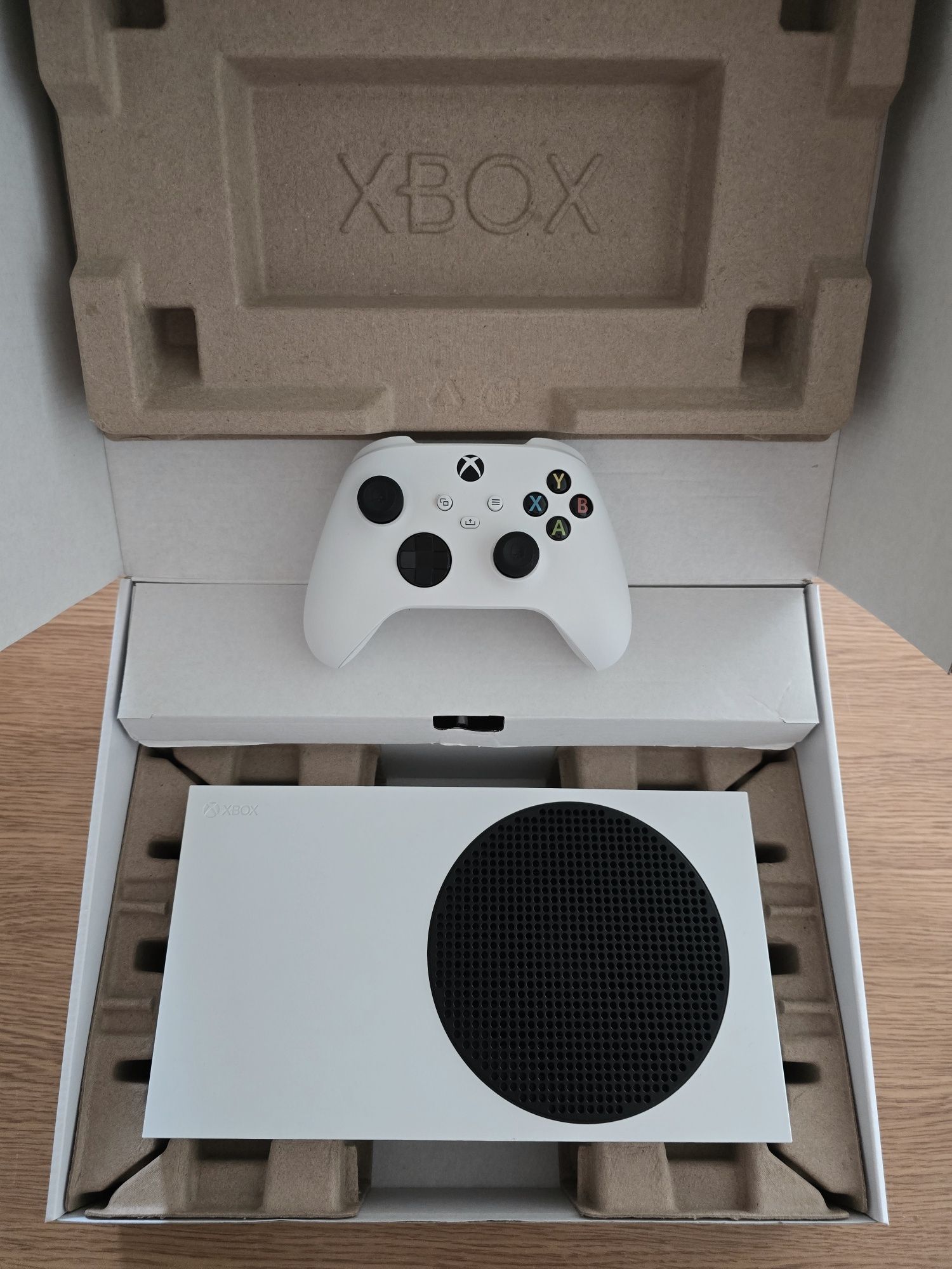 Продам Xbox series S 512Gb (Стан Нового)