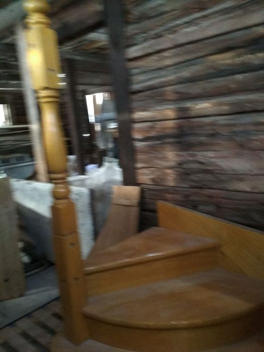 Сходи ,натуральний дуб