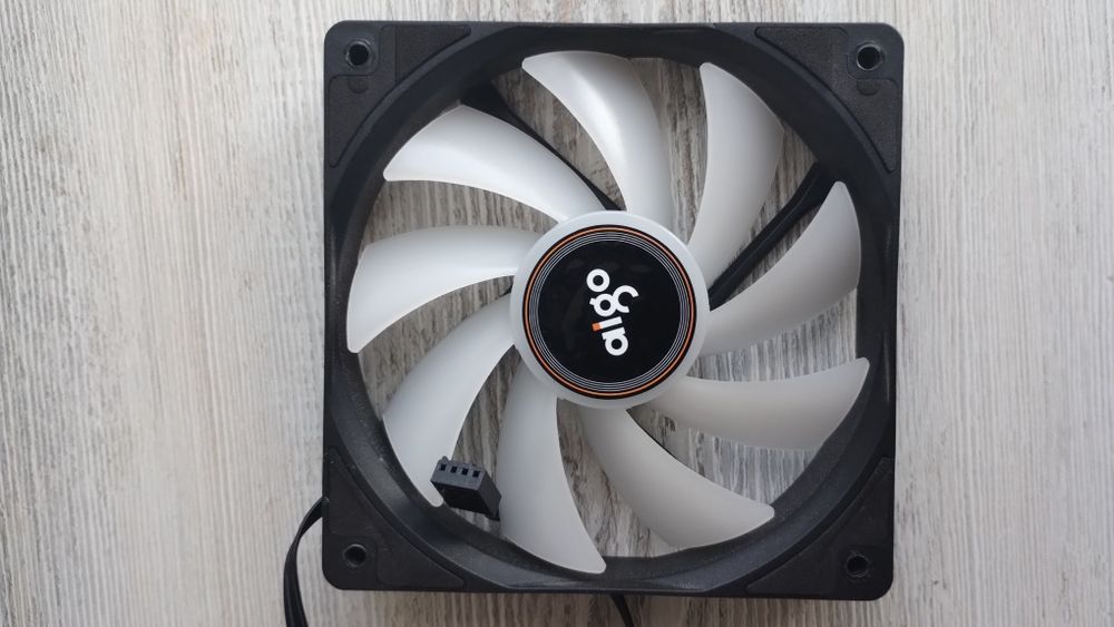 Кулер   MSI та AIGO