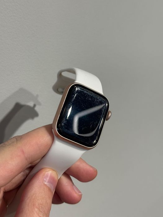 Apple Watch SE 40mm Gold
