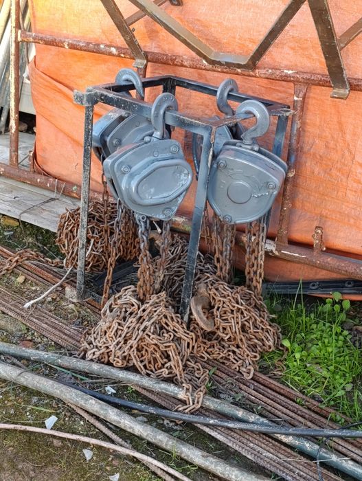 4 Cadernais de correntes de 1000kg cada