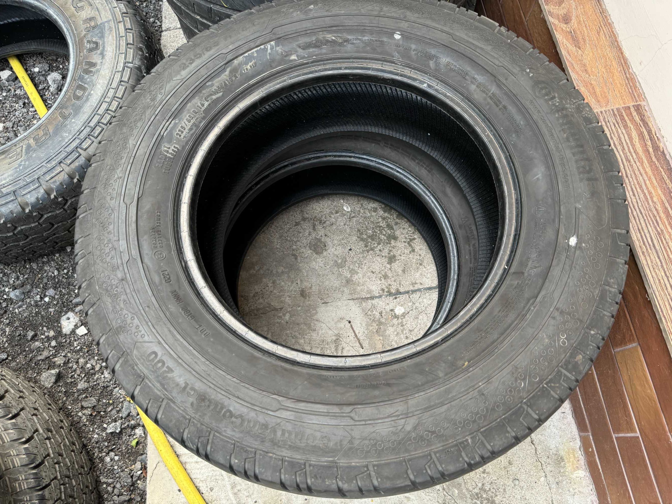 Шини CONTINENTAL 235/65 R16C ContiVanContact 200, літня гума, цешка