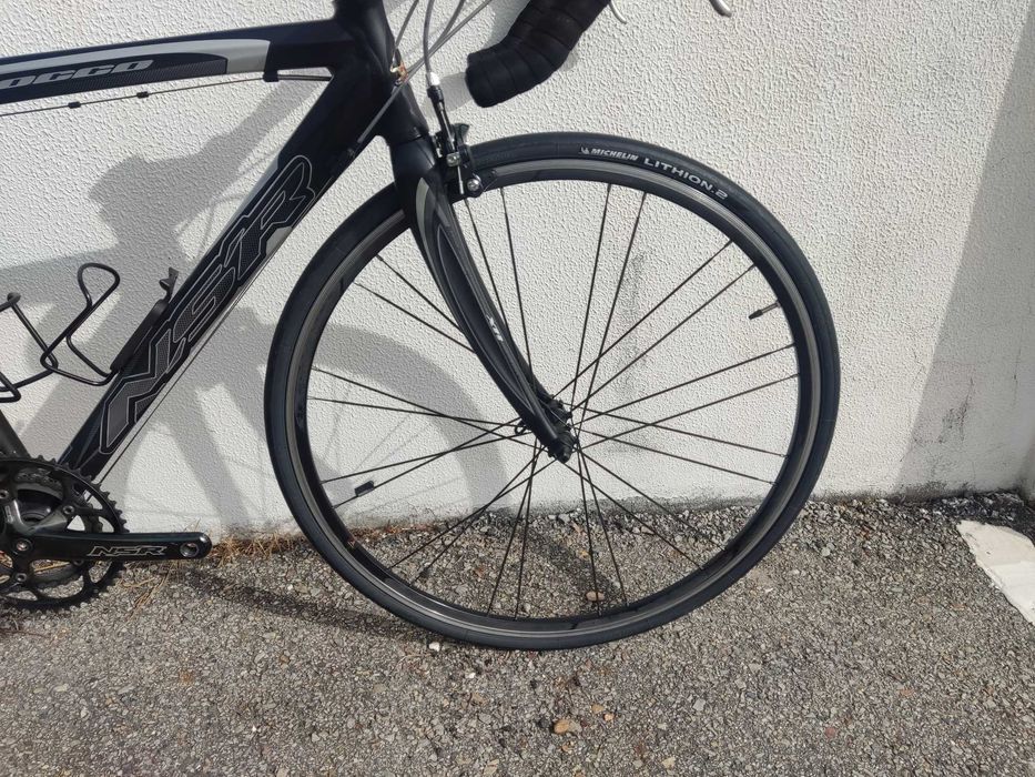 Bicicleta de estrada barata